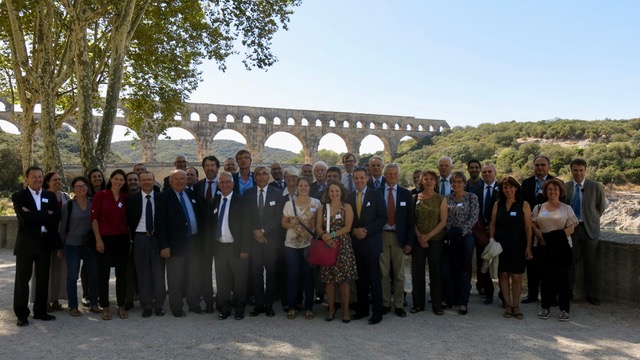 Photo de groupe des participants de EUWMA au pont du Gard
